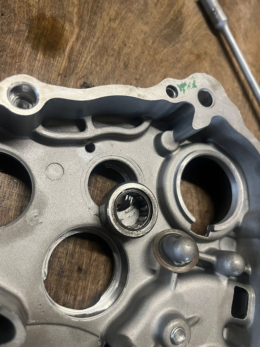 Motor / Getriebegehäuse rechts ausfräsen