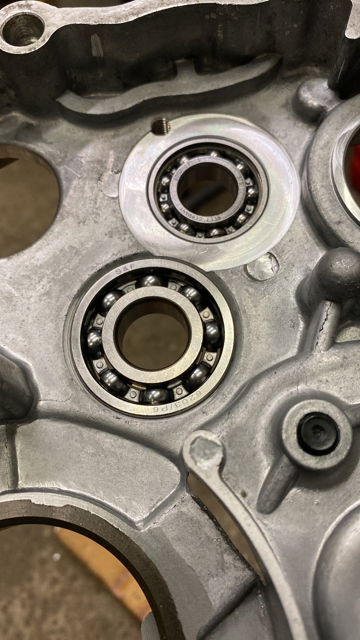 Motor / Getriebegehäuse rechts ausfräsen