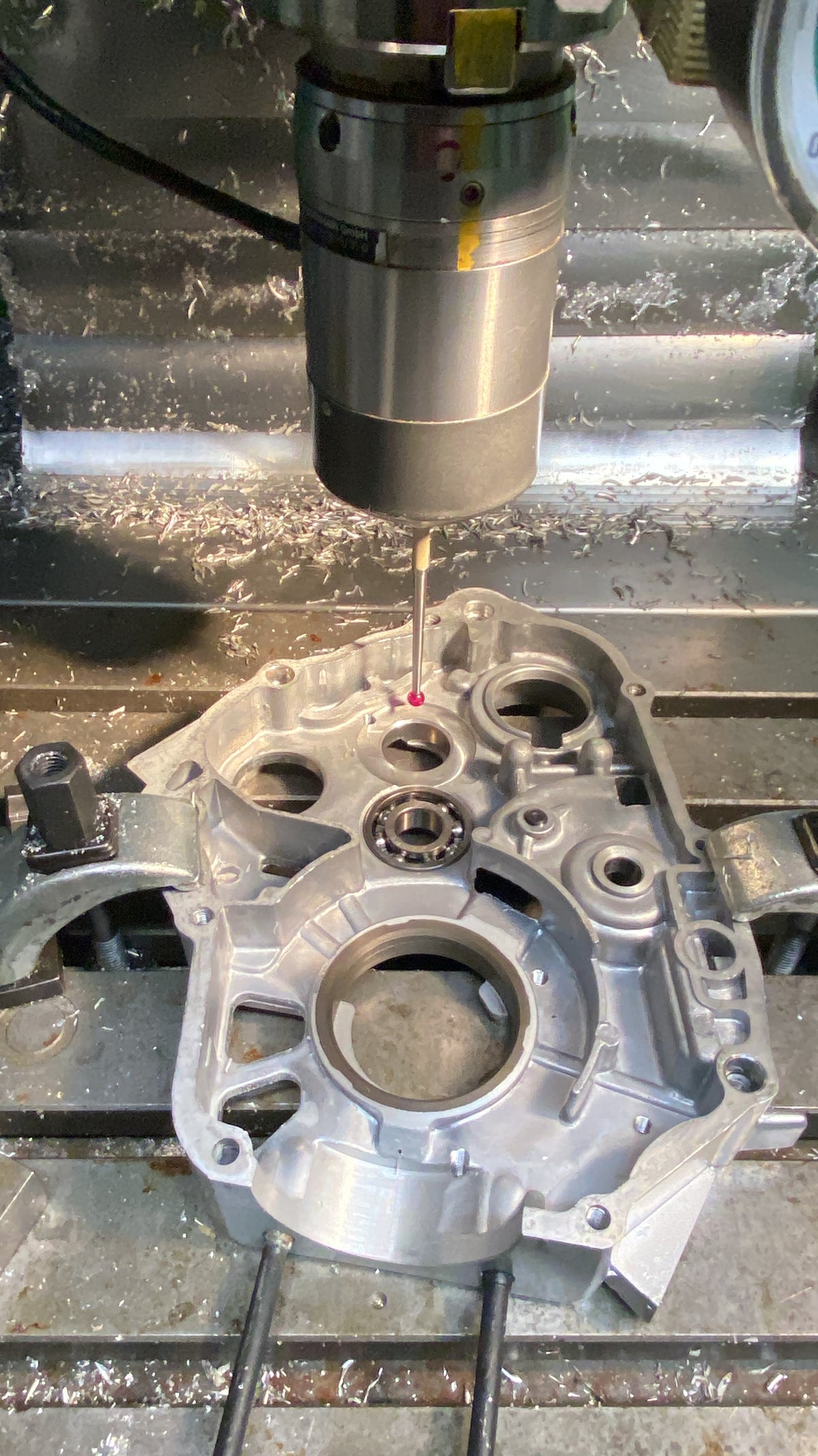Motor / Getriebegehäuse rechts ausfräsen